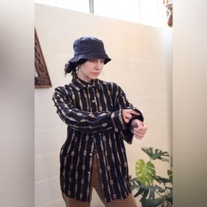 Vintage Long Sleeve Button Down Retro 80s 90s Button Up Men’s Shirt Black & Gold